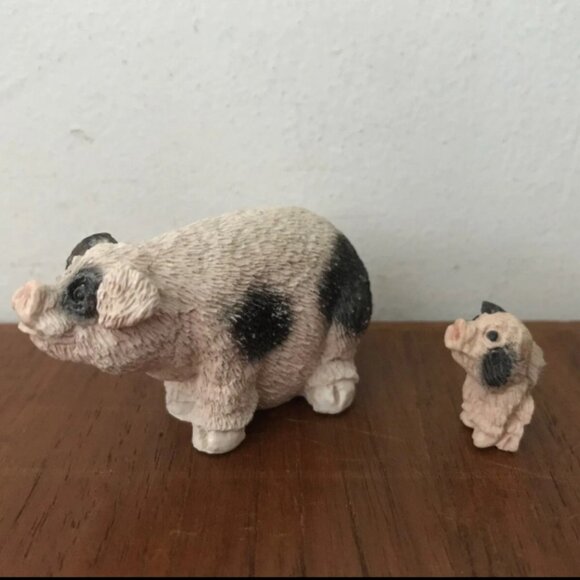 Vintage Stone Critters Set Lot Of 2 Black / White Pigs Figurines With Piglet - Picture 3 of 4